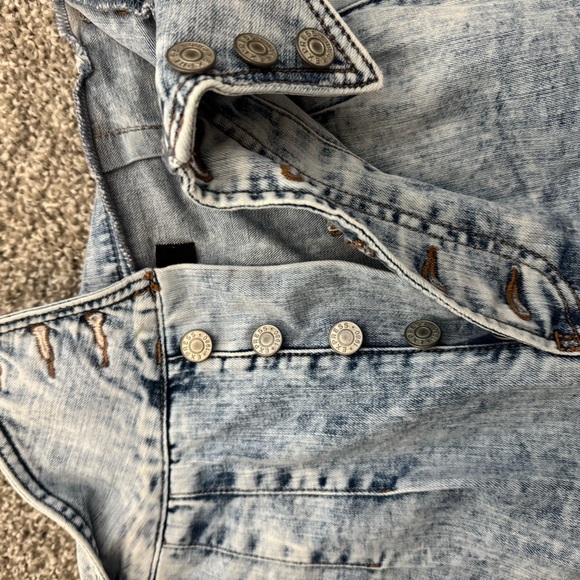 Light Wash Women's Jeans - Picture 3 of 5